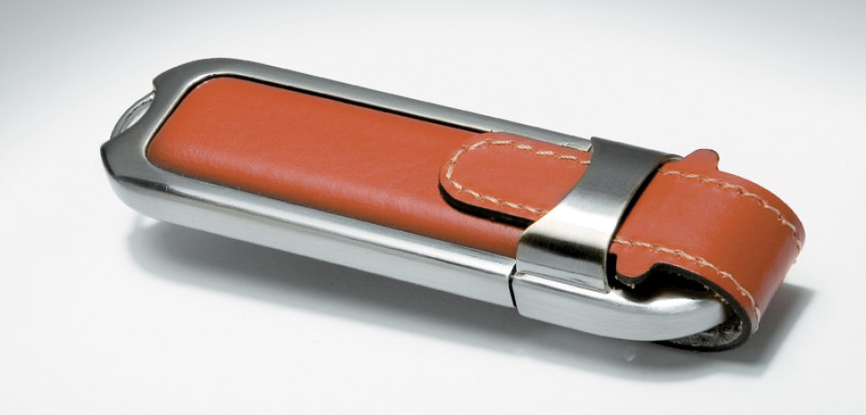 Los usb personalizados más elegantes para tu empresa: llaves metálicas usb y usbs de cuero