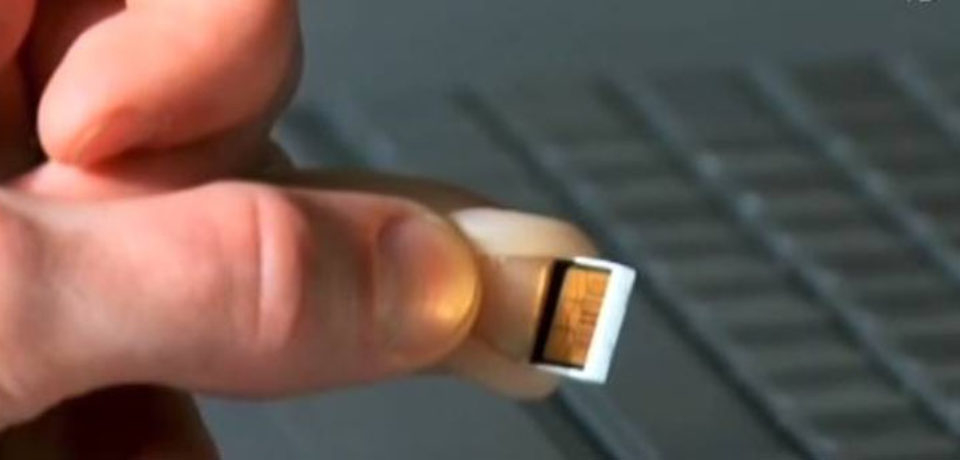 El caso más extremo e ingenioso de memoria externa personalizada: el dedo USB