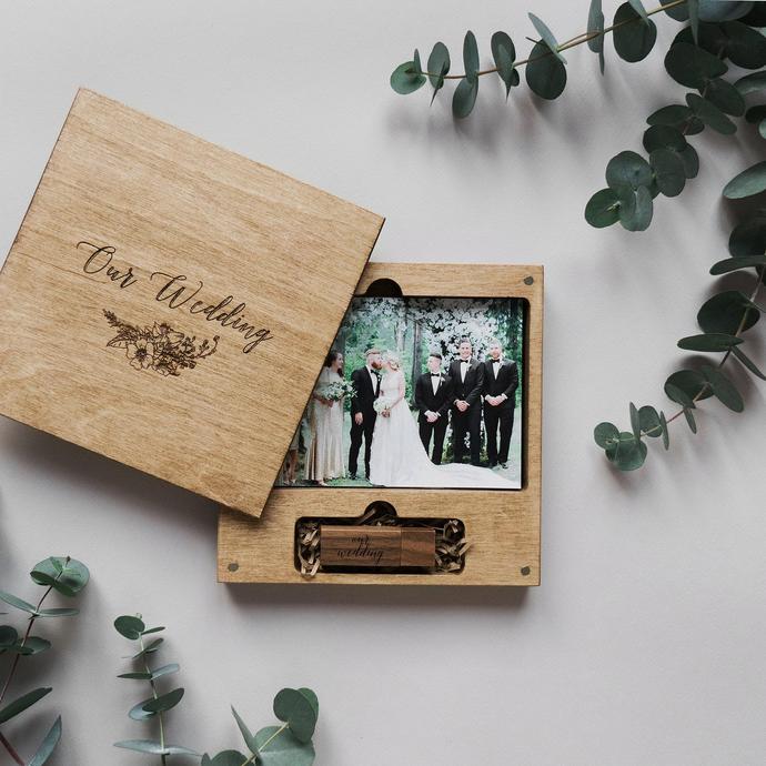 usb de madera personalizado para bodas con caja